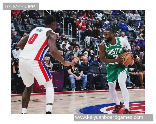 布朗谈中距离命中率领先:找到舒适区助力其他投篮更轻松 布朗谈中距离命中率领先:找到舒适区助力其他投篮更轻松